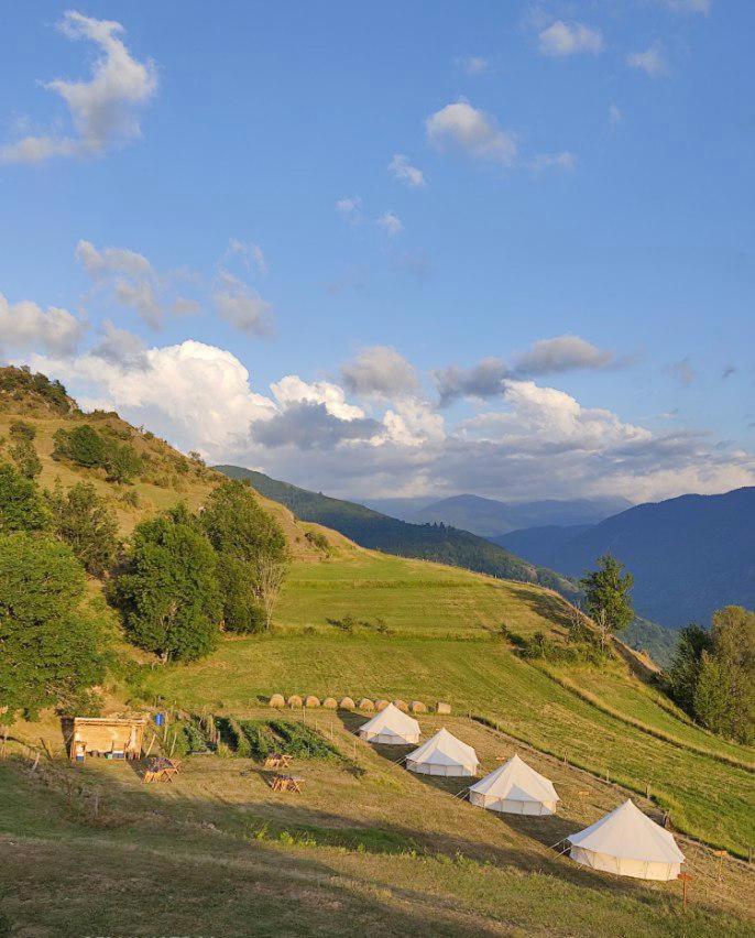 Lodg'Ing Secret Camp Ariege Hotel Lordat Exterior foto